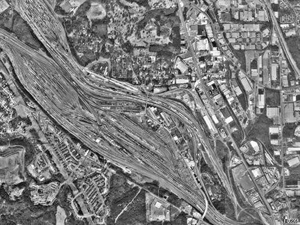 Satellite image of northwest Atlanta rail yard, Fulton County, Georgia, which shows its close proximity to human habitation (courtesy of the United States Geological Survey).