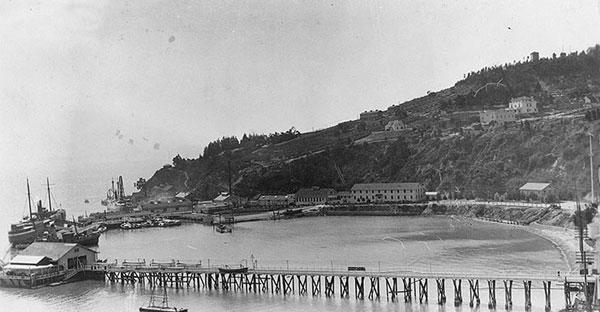 Naval Training Station, San Francisco, California. View looking south over the wharf area, from the eastern end of Yerba Buena ("Goat") Island, 1921. Long Wharf is in the foreground, lined with rowing boats on davits. Beyond is Navy Wharf, with the receiving ship Boston (1887–1946) at far left. The Lighthouse Wharf is beyond that. Collection of Eugene R. O'Brien. Photo #NH 100361. US Naval Historical Center photograph. From US Naval Historical Center (available from http://www.history.navy.mil/p